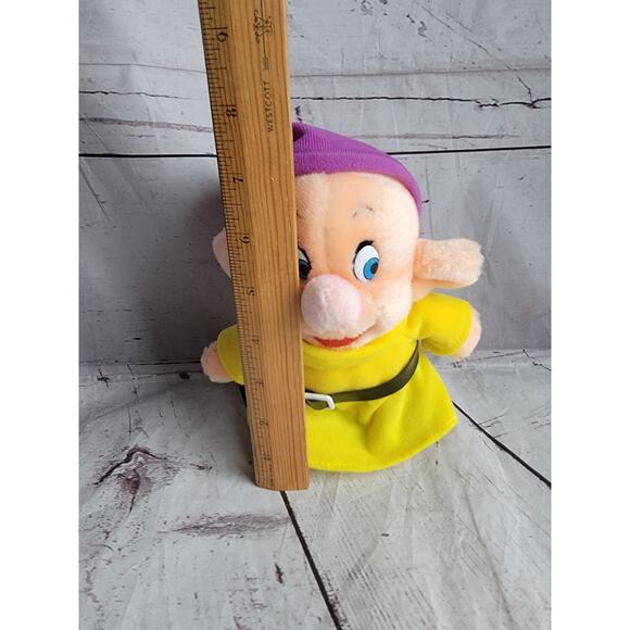 Vintage Disney Disneyland Snow White & The Seven Dwarves 7" Plush Dwarf Dopey - Picture 8 of 8